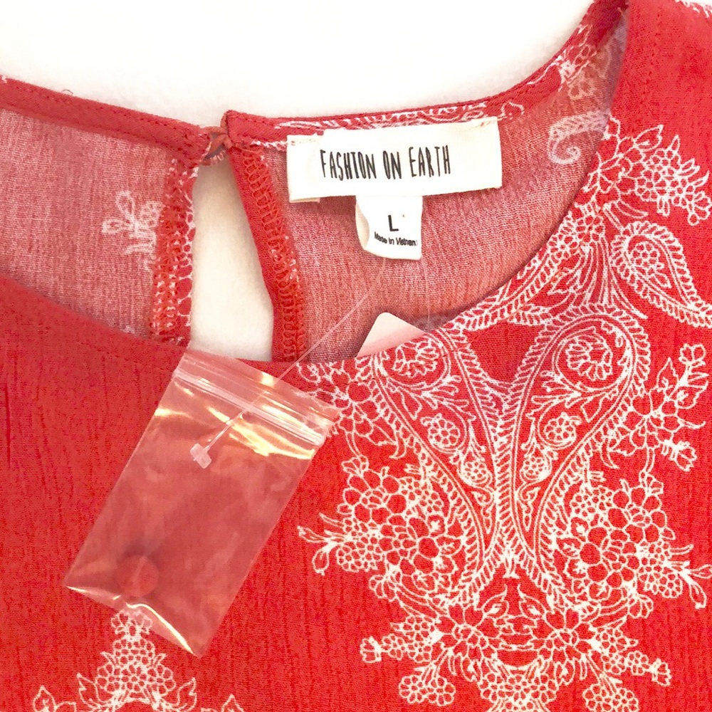 Coral and white two piece outfit - Picture 4 of 6